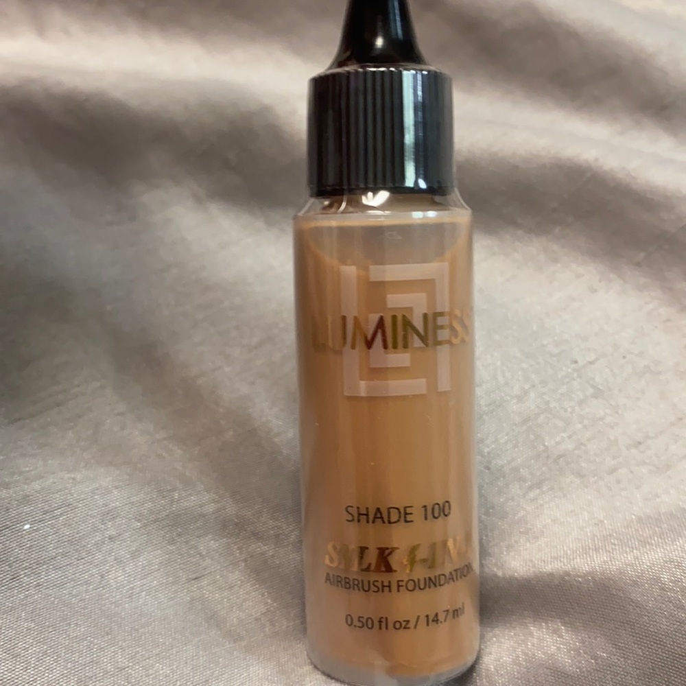 Luminess airbrush foundation